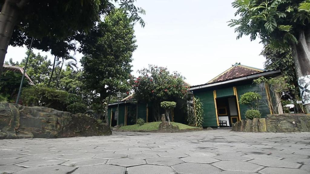 Hotel Batik Yogyakarta Exterior photo