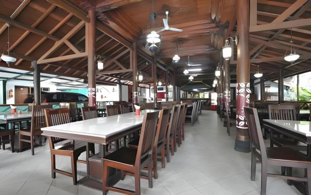 Hotel Batik Yogyakarta Exterior photo