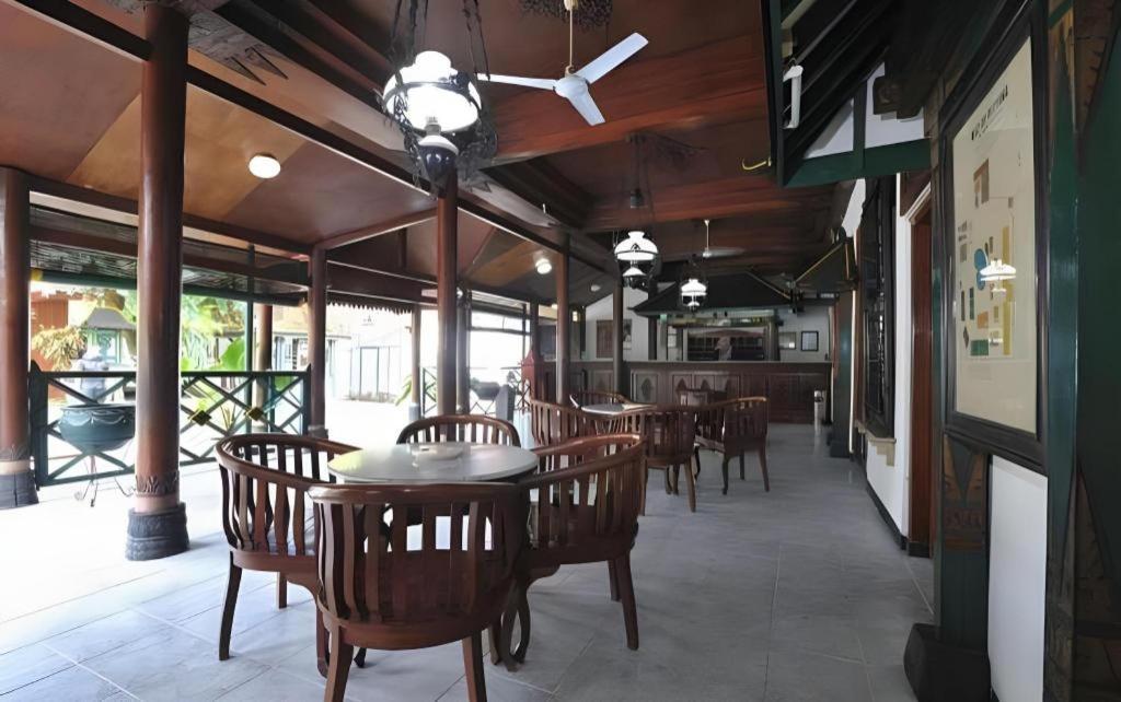 Hotel Batik Yogyakarta Exterior photo