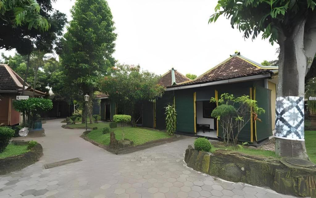 Hotel Batik Yogyakarta Exterior photo